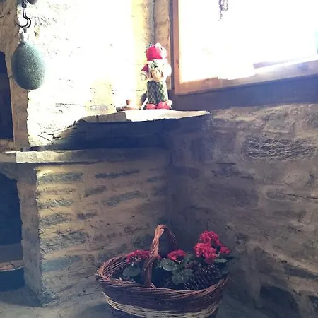 Pensiune Lazovata House Leşten