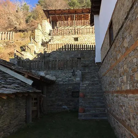 Pensiune Lazovata House