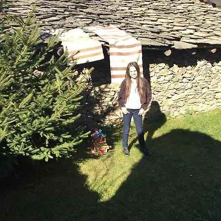 Pensiune Lazovata House Leşten