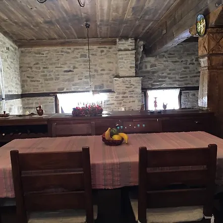 Lazovata House Leşten