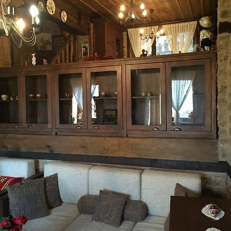 Pensiune Lazovata House Leşten