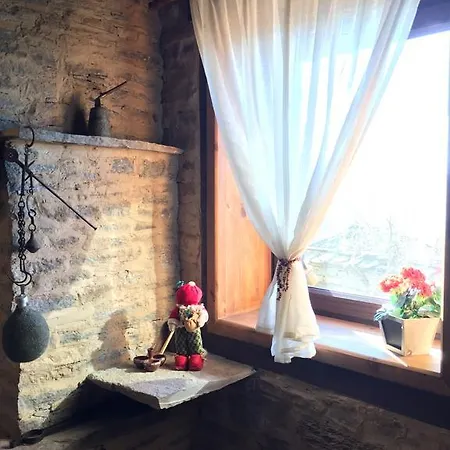 Lazovata House Leşten