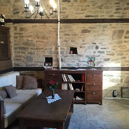 Pensiune Lazovata House Leşten