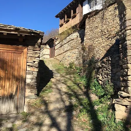 Pensiune Lazovata House