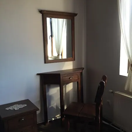 Lazovata House Leşten