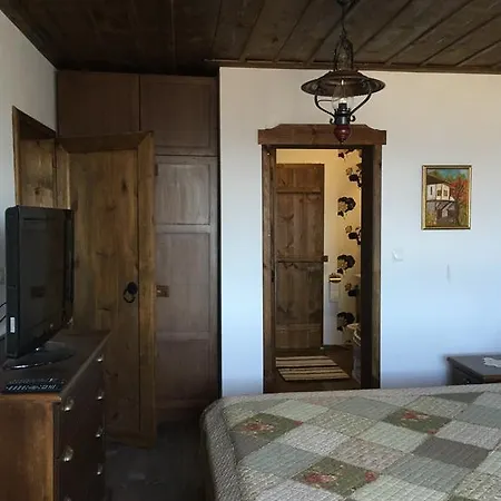 Pensiune Lazovata House Leşten