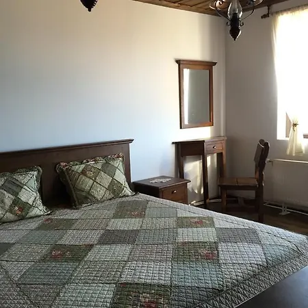 Lazovata House Leşten