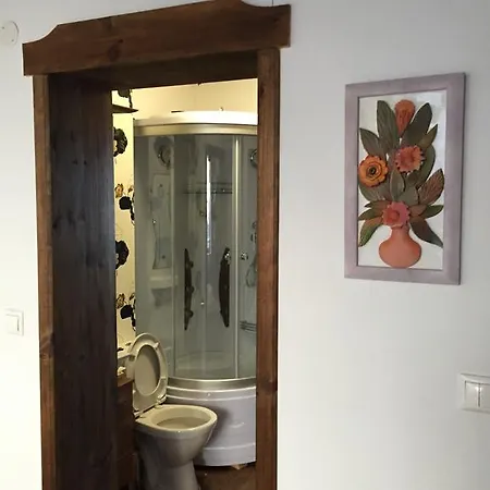 Lazovata House Leşten