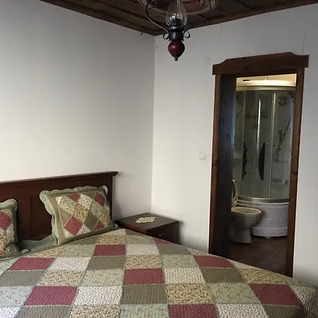 Pensiune Lazovata House Leşten