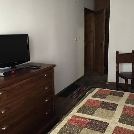 Pensiune Lazovata House Leşten
