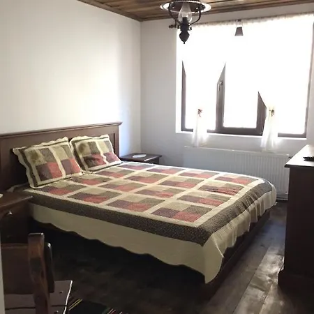 Pensiune Lazovata House *