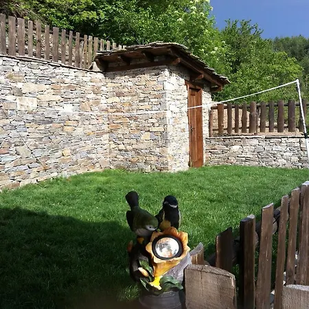 Pensiune Lazovata House Leşten