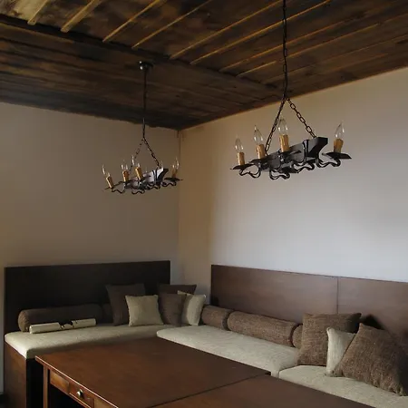 Lazovata House Leşten
