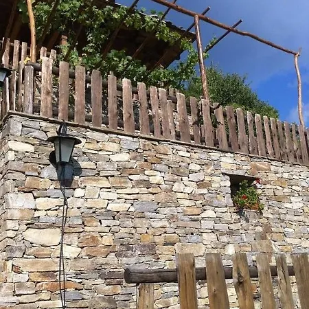 Pensiune Lazovata House Leşten