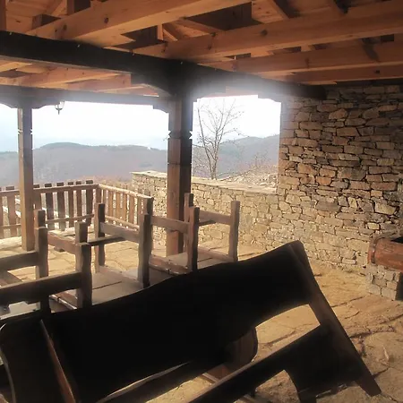 Pensiune Lazovata House Leşten